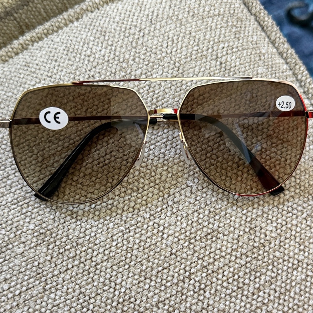 Aviator Style Gold Frame Sunglasses readers +2.50 with Brown Lenses. New!